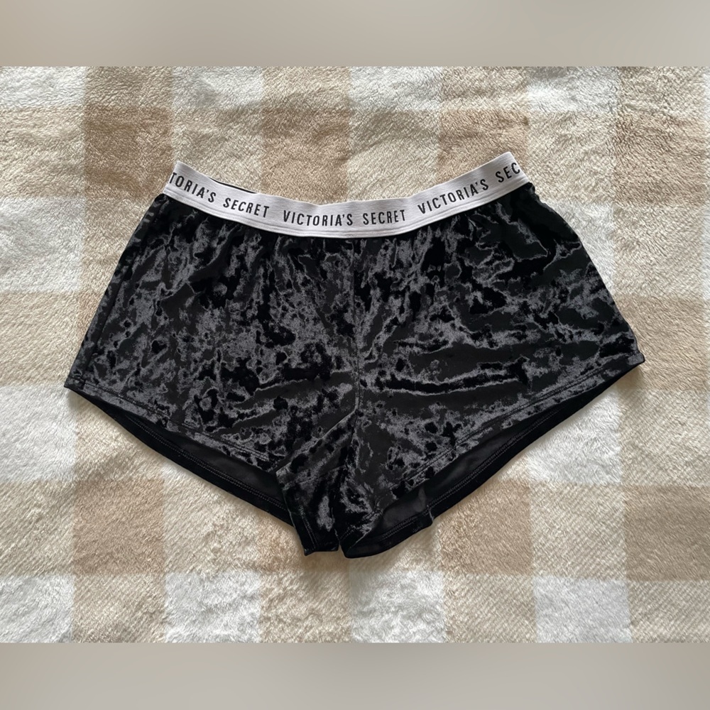Women’s XS Victoria's Secret Black Velvet shorts pajama